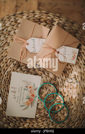 Autre mariage, invitation, bijoux, cadeaux, Banque D'Images