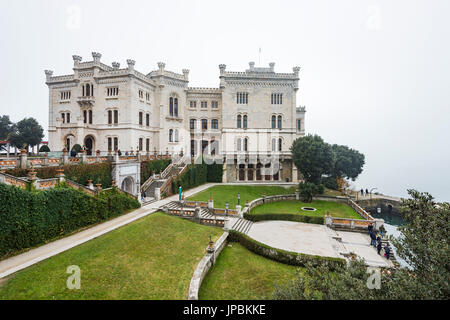 Château de Miramare Europe, Italie, Trieste, Frioul-Vénétie Julienne, district de Grignano ville Banque D'Images