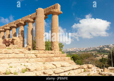 Le Temple de Junon un temple grec de l'ancienne ville d'Akragas situé dans la Valle dei Templi Agrigento Sicile Italie Europe Banque D'Images