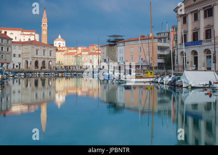 L'Europe, la Slovénie. Port de Piran, Primorska, Istrie slovène Banque D'Images