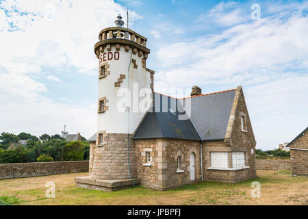 Le phare du Rosédo. L'île de Bréhat, Côtes-d'Armor, Bretagne, France. Banque D'Images