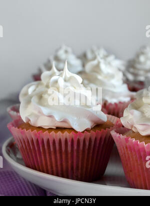 Sweet cupcakes avec de la crème Banque D'Images