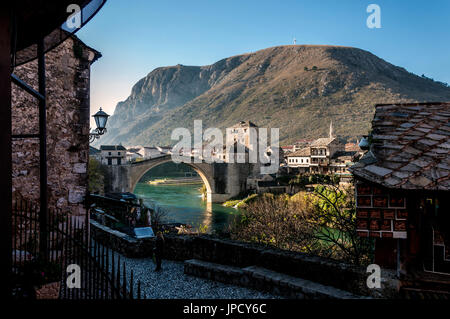 Pont Stari Most et de la vieille ville de Mostar, Bosnie-Herzégovine Banque D'Images