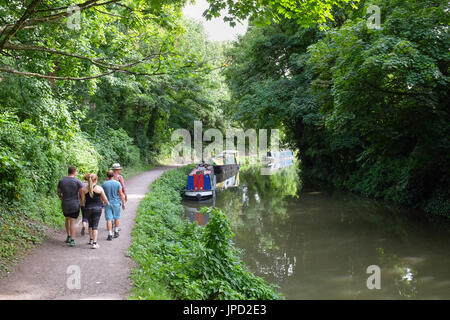 Le Kennet and Avon Canal traversant Bath, Somerset, Angleterre. Banque D'Images