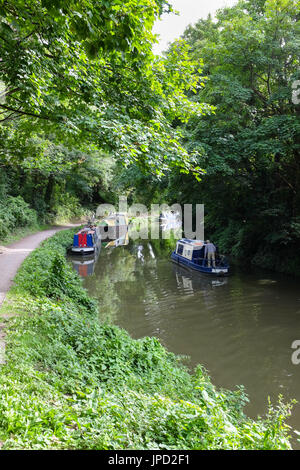Le Kennet and Avon Canal traversant Bath, Somerset, Angleterre. Banque D'Images
