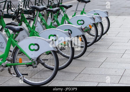 Une ville d' vélo sur le brin à Liverpool, où louer des vélos peuvent être obtenues et retourné Banque D'Images