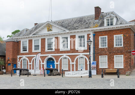 Le Custom House sur le quai sur la rive de la rivière Exe à Exeter, Devon Banque D'Images