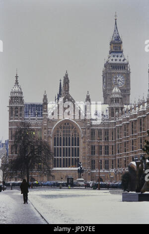 Palais de Westminster dans la neige, London, England, UK Banque D'Images