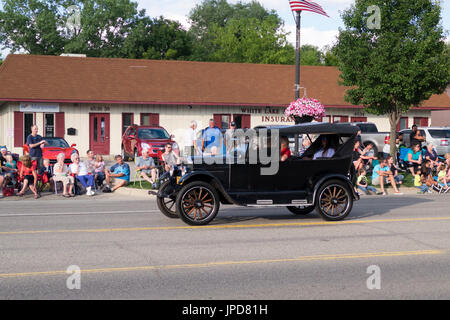 Restauré 1924 automobile Star participe au défilé annuel 2017 Cruz-In à Montague, Michigan pour meubles anciens et vintage de voitures et camions. Banque D'Images