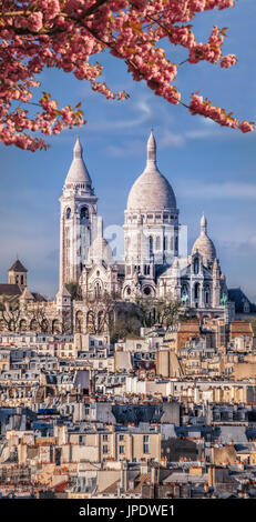 Célèbre Sacré-coeur au printemps à Paris, France Banque D'Images