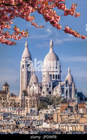 Célèbre Sacré-coeur au printemps à Paris, France Banque D'Images