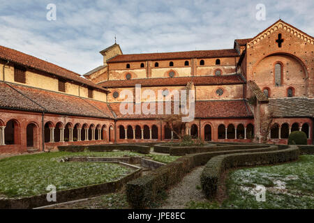 La province de Cuneo, Staffarda, Piémont, Italie, Europe. L'Abbaye de Staffarda Banque D'Images