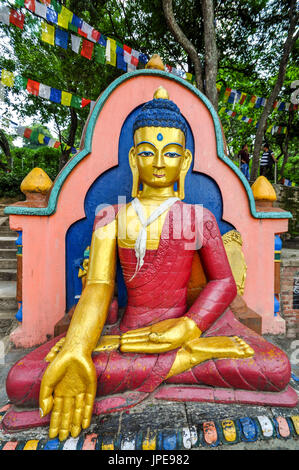 Statue de Bouddha au Temple de Swayambhunath,Vallée de Katmandou, Népal, Asie Banque D'Images