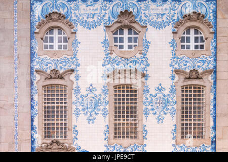 Le carrelage bleu et blanc de l'Igreja do Carmo à Porto. La ville de Porto, Porto, Portugal, Europe district Banque D'Images