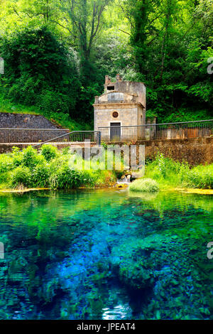 Source de mercure, Viggianello village, district de Potenza, Basilicate, Italie ; Banque D'Images