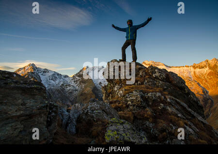 Dans le lever du soleil (Vallée Soana, Parc National du Gran Paradiso, Piémont, Italie) Banque D'Images