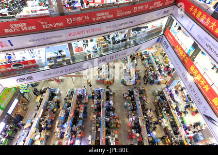 Intérieur de l'AC Mart l'un des plus grand centre commercial de la vente des appareils électroniques à Shenzhen, Chine Banque D'Images