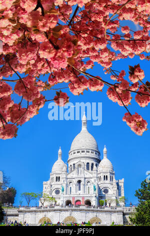 Célèbre Sacré-coeur au printemps à Paris, France Banque D'Images