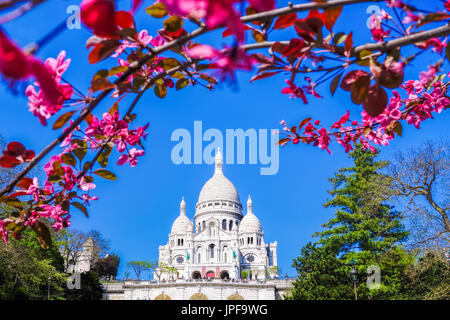 Célèbre Sacré-coeur au printemps à Paris, France Banque D'Images