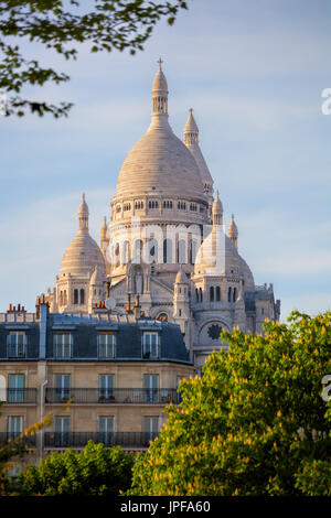 Célèbre Sacré-coeur au printemps à Paris, France Banque D'Images