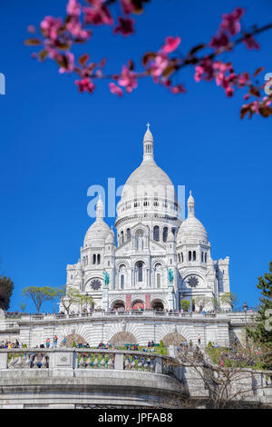 Célèbre Sacré-coeur au printemps à Paris, France Banque D'Images