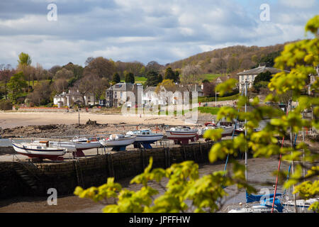 Vue sur le joli village d'Aberdour du Fife, Écosse chemin côtier. Banque D'Images