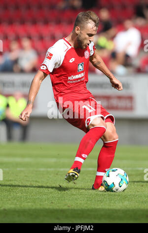 Mainz, Allemagne. 29 juillet, 2017. Mainz's Alexandru Maxim sur la balle au cours de l'international club de football match amical entre FSV Mainz 05 et Newcastle United à Mainz, Allemagne, 29 juillet 2017. Photo : Thomas Frey/dpa/Alamy Live News Banque D'Images