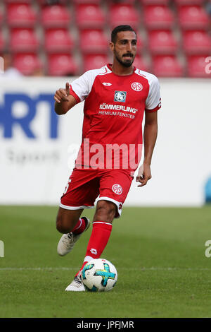 Mainz, Allemagne. 29 juillet, 2017. Mainz's José Rodriguez sur la balle au cours de l'international club de football match amical entre FSV Mainz 05 et Newcastle United à Mainz, Allemagne, 29 juillet 2017. Photo : Thomas Frey/dpa/Alamy Live News Banque D'Images