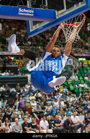 Hong Kong, Hong Kong SAR, Chine. 30 juillet, 2017. HONG KONG, CHINE - 30 juillet : Non 23 Justin Anderson de la Philadelphia 76ers points.Pour célébrer le 20e anniversaire de la formation de la Région administrative spéciale de Hong Kong (RASHK), la Fondation a commencé par Yao (joueur de basket-ball chinois Yao Ming), l'hôte d'un match de bienfaisance entre l'étoile montante Nike professionnel américain et l'équipe masculine de basket-ball chinois stars ( équipe Mens chinois gagner 66-63. Hong Kong, Hong Kong SAR, Chine, le 30 juillet 2017. Credit : Jayne Russell/ZUMA/Alamy Fil Live News Banque D'Images