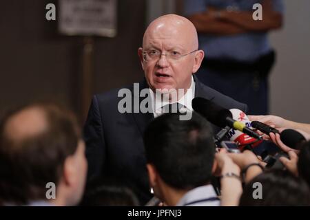 Organisation des Nations Unies, New York, USA. 1er août 2017. Vassily Nebenzia Louise Corriveau, nouveau Représentant permanent de la Fédération de Russie auprès de l'Organisation des Nations Unies pour parler à la presse aujourd'hui au siège des Nations Unies à New York. Dpa : Crédit photo alliance/Alamy Live News Banque D'Images