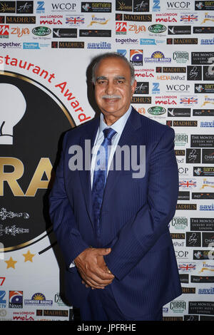 UK. 06Th Aug 2017. Hussain Mehboob posant pour des photos sur le tapis rouge avant d'assister à la première assemblée annuelle de l'alimentation asiatique et Restaurant Prix à l'hôtel Montcalm à Londres. Date de la photo : le Mardi, Août 1, 2017. Crédit photo doit se lire : Roger Garfield/Alamy Live News Banque D'Images
