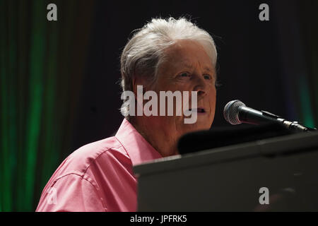 Brian Wilson live sur scène au Hammersmith Eventim à Londres dans le cadre de la célébration du 50e anniversaire de l'album des Beach Boys Pet Sounds. Date de la photo : le Mardi, Août 1, 2017. Crédit photo doit se lire : Roger Garfield/Alamy Banque D'Images