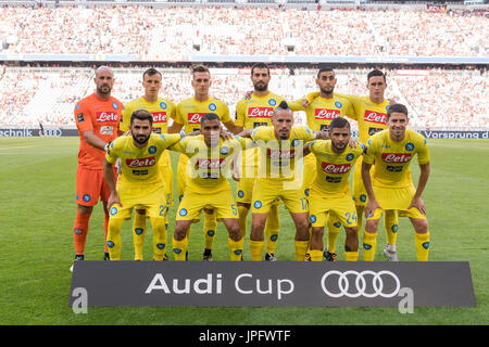 Munich, Allemagne. 1er août 2017. SSCSSC Napoli line-up du groupe l'équipe de football/soccer : le groupe de l'équipe (L-R) Pepe Reina, Vlad Chiriches, Arkadiusz Milik, Raul Albiol, Faouzi Ghoulam, Jose Maria Callejon, avant ; Elseid Hysaj, Allan, Marek Hamsik, Lorenzo Insigne, Jorginho poser avant l'Audi Cup 2017 match entre l'Atletico de Madrid 2-1 SSC Napoli à l'Allianz Arena de Munich, Allemagne . Credit : Maurizio Borsari/AFLO/Alamy Live News Banque D'Images