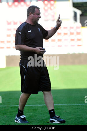 Pilsen, République tchèque. 06Th Aug 2017. L'entraîneur Pavel Vrba en action au cours de la session de formation du FC Viktoria Plzen avant le troisième tour de qualification match entre FC Steaua Bucarest et FC Viktoria Plzen en Ligue des Champions à Pilsen, République tchèque, le mardi, le 1er août 2017. Crédit : David Svab/CTK Photo/Alamy Live News Banque D'Images