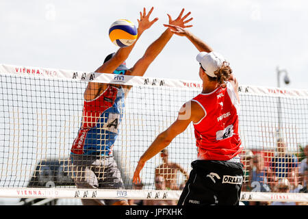 Vienne, Autriche. 09Th Aug 2017. Match de poule entre Phil Dalhausser, Nick LUCENA (USA) et Mariusz PRUDEL, Kacper KUJAWIAK (POL) à la FIVB Beach Volley-ball Championnats du monde à Vienne. Crédit : Petr Toman/Alamy Live News Banque D'Images