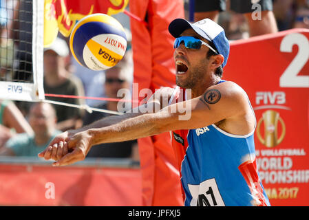 Vienne, Autriche. 09Th Aug 2017. Match de poule entre Phil Dalhausser, Nick LUCENA (USA) et Mariusz PRUDEL, Kacper KUJAWIAK (POL) à la FIVB Beach Volley-ball Championnats du monde à Vienne. Crédit : Petr Toman/Alamy Live News Banque D'Images