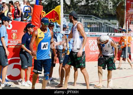 Vienne, Autriche. 09Th Aug 2017. Match de poule entre John HYDEN, Ryan Doherty (USA) et Andy Alexis LEONARDO BLANCO, Luis Augusto GARCIA BETANCOURT (GUA) à la FIVB Beach Volley-ball Championnats du monde à Vienne. Crédit : Petr Toman/Alamy Live News Banque D'Images