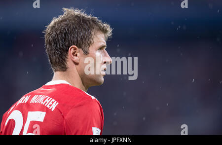 Munich, Allemagne. 06Th Aug 2017. Le Bayern de Munich, Thomas Muller au cours de gestes l'Audi Cup demi-finale opposant le FC Bayern Munich vs FC Liverpool à l'Allianz Arena de Munich, Allemagne, 01 août 2017. Photo : Sven Hoppe/dpa/Alamy Live News Banque D'Images