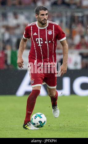 Munich, Allemagne. 06Th Aug 2017. Le Bayern de Munich, Javi Martinez en action au cours de l'Audi Cup demi-finale opposant le FC Bayern Munich vs FC Liverpool à l'Allianz Arena de Munich, Allemagne, 01 août 2017. Photo : Sven Hoppe/dpa/Alamy Live News Banque D'Images