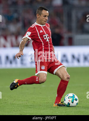 Munich, Allemagne. 06Th Aug 2017. Le Bayern de Munich, Rafinha en action au cours de l'Audi Cup demi-finale opposant le FC Bayern Munich vs FC Liverpool à l'Allianz Arena de Munich, Allemagne, 01 août 2017. Photo : Sven Hoppe/dpa/Alamy Live News Banque D'Images