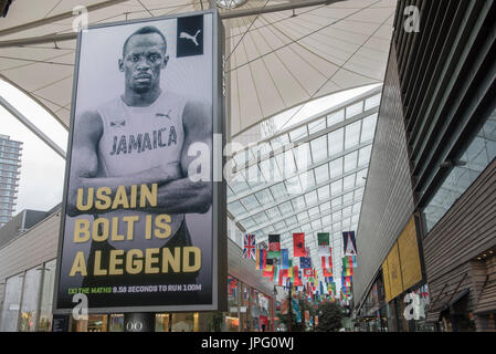 Londres, Royaume-Uni. 2 août 2017. La signalisation montrant sprint star Usain Bolt est exposée dans le centre commercial Westfield Stratford. Les Championnats du monde IAAF Londres 2017 commencent le 4 août dans le stade, où Londres Usain Bolt participera à ses derniers événements avant de prendre sa retraite. Crédit : Stephen Chung / Alamy Live News Banque D'Images