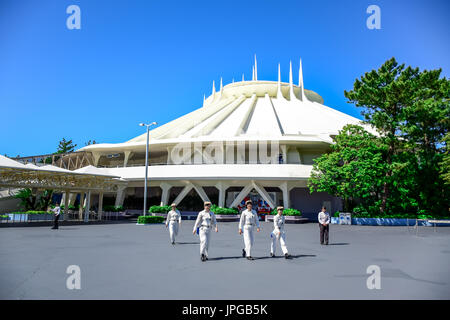 CHIBA, Japon : l'attraction Space Mountain à Disneyland Tokyo dans Tomorrowland Banque D'Images