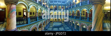Une vue panoramique de l'atrium de l'Hôtel de ville de Rochester Banque D'Images