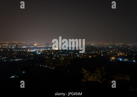 Islamabad paysage urbain la nuit, Pakistan Banque D'Images