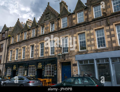 Les bâtiments anciens et des restaurants, y compris le navire sur la rive, la rive, Leith, Edinburgh, Ecosse, Royaume-Uni Banque D'Images