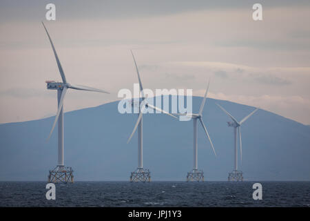 Sur les turbines éoliennes offshore d'Ormonde au large de la côte de Cumbria Banque D'Images