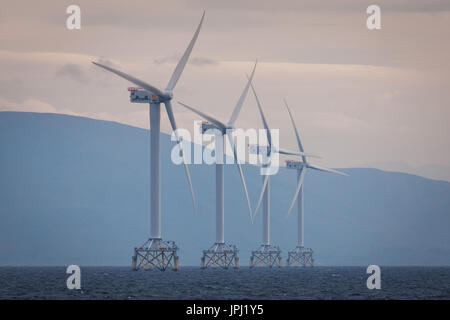 Sur les turbines éoliennes offshore d'Ormonde au large de la côte de Cumbria Banque D'Images