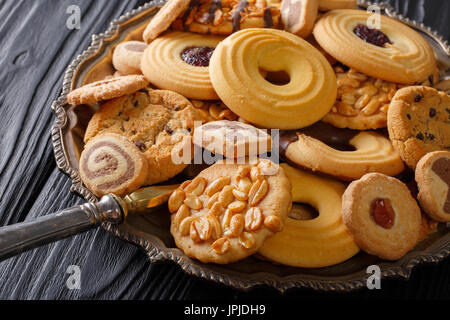 Mélange de sweet cookies gros plan sur la plaque horizontale, Banque D'Images