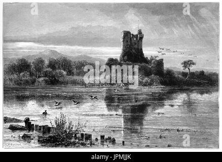 1870 : Le Château de Ross non réhabilitées, une tour du Xvème siècle maison et garder sur le bord de Lough Leane. C'est la maison ancestrale de l'O'Donoghue clan, s'il est plus connu pour son association avec le de Killarney Brownes qui possédait le château jusqu'à plus récemment. Le Parc National de Killarney, comté de Kerry, Irlande. Banque D'Images