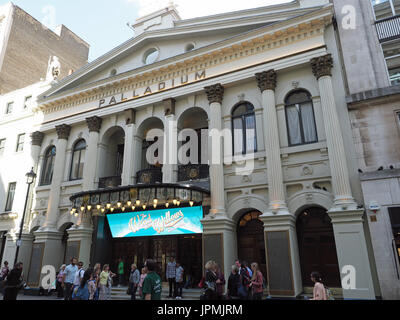 Vue avant de la London Palladium Theatre à Argyll Street Londres Banque D'Images